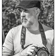 Actualmente profesor de fotografía digital y diseño gráfico